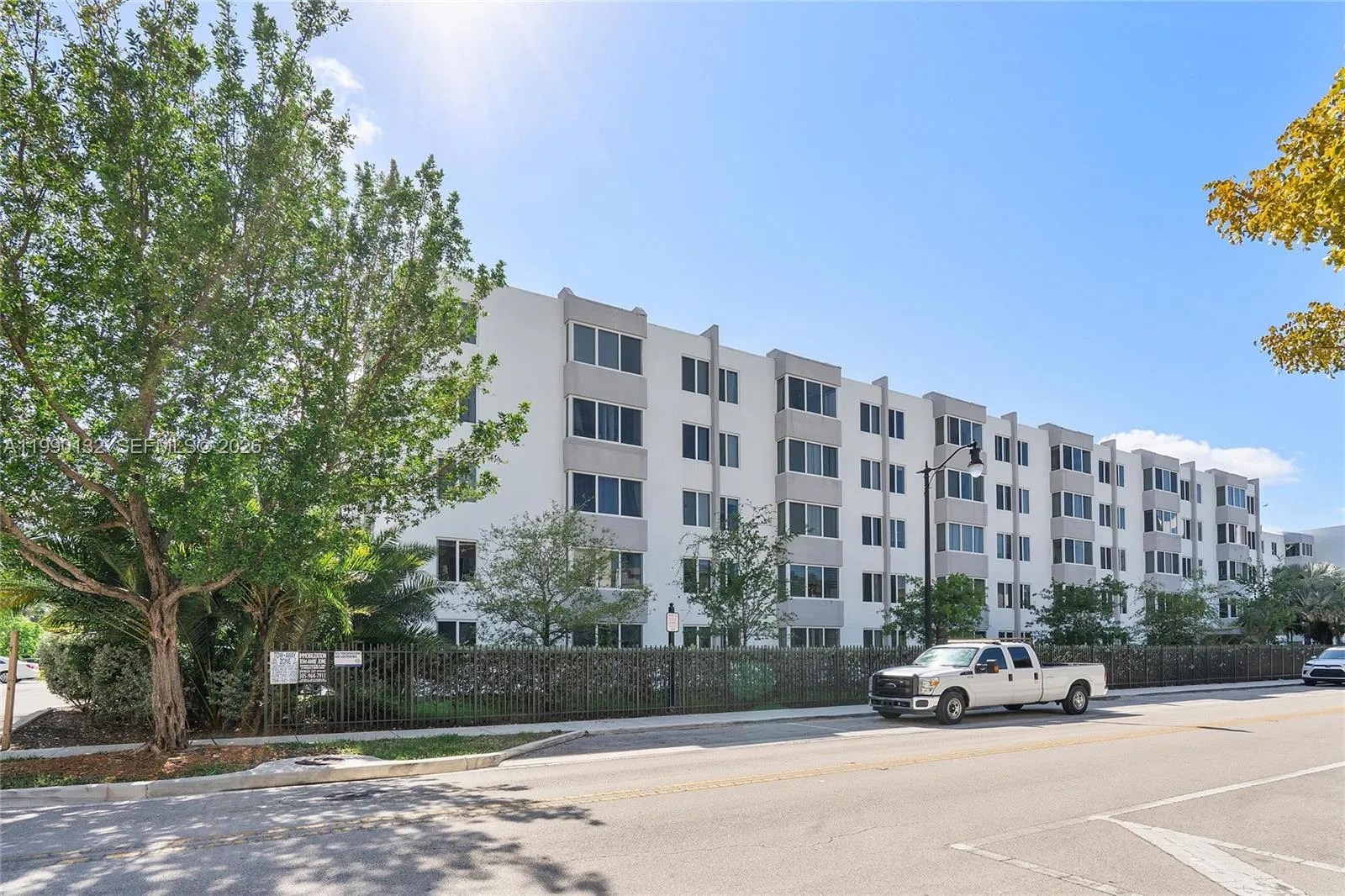 1 bedroom 1 bath for sale at 250 180th Dr # 456, Sunny Isles Beach FL 33160