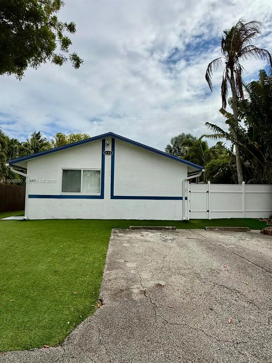 for sale at 650 NE 15TH ST, Fort Lauderdale FL 33304