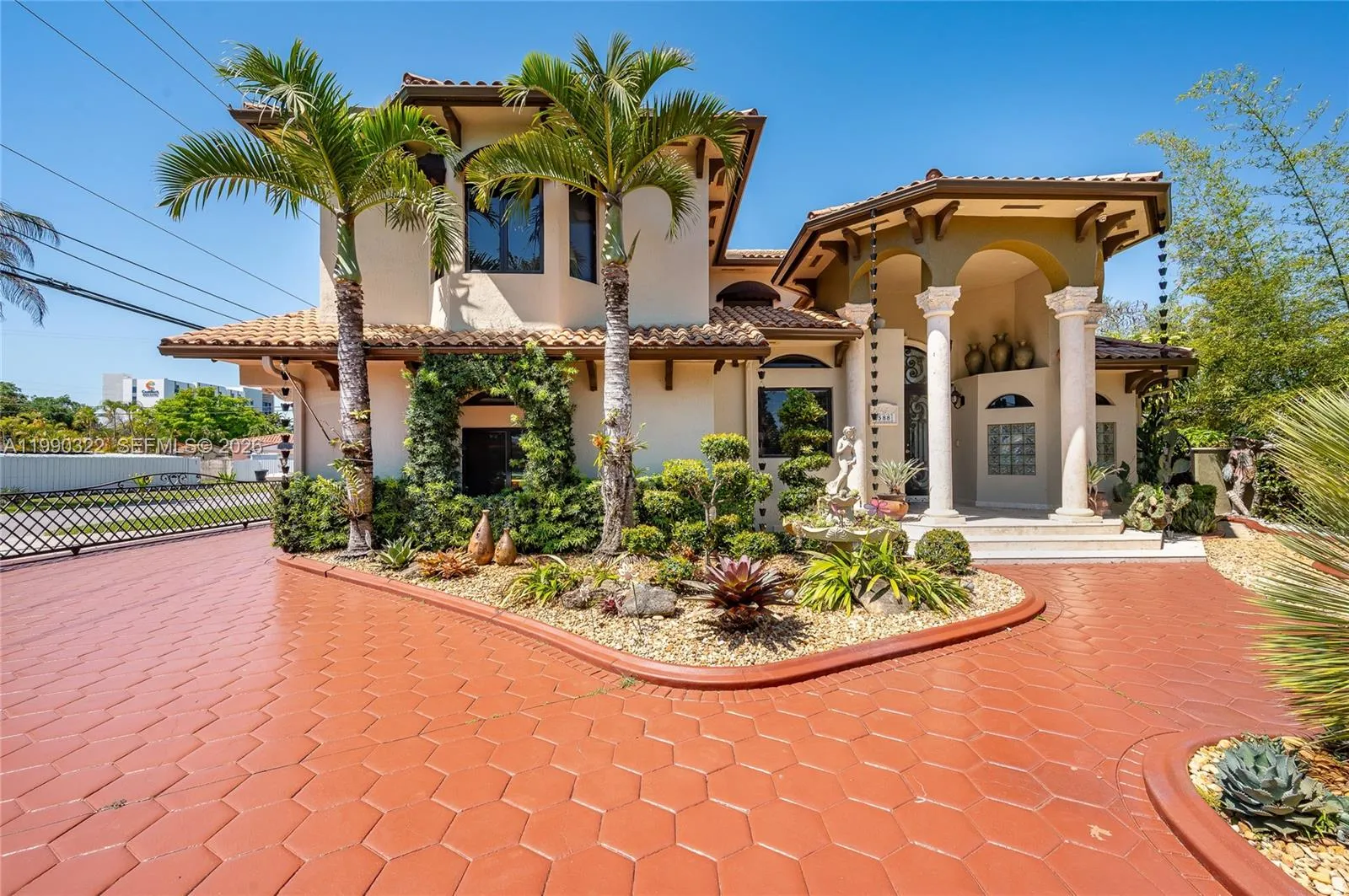 588 Miller Dr, Miami Springs FL 33166