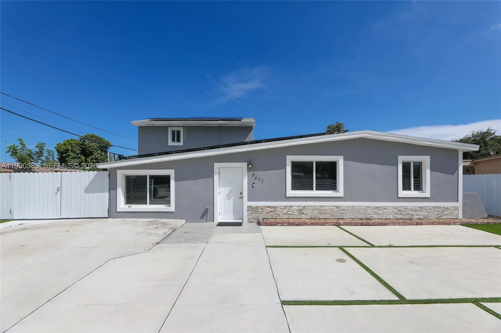 5 bedroom 4 bath for sale at 3811 SW 47 ave, West Park FL 33023