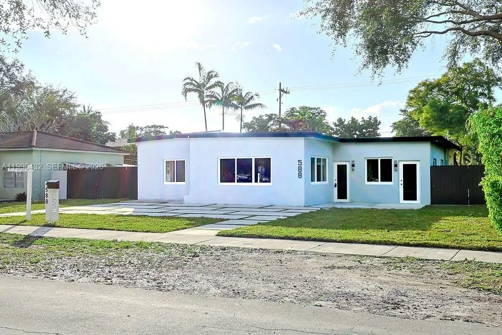 588 Palmetto Dr, Miami Springs FL 33166
