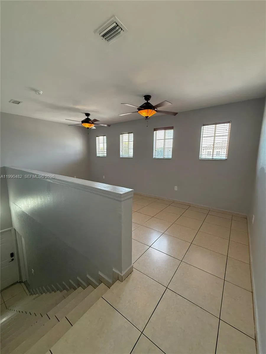 7541 NW 176th terr # 7541, Hialeah FL 33015