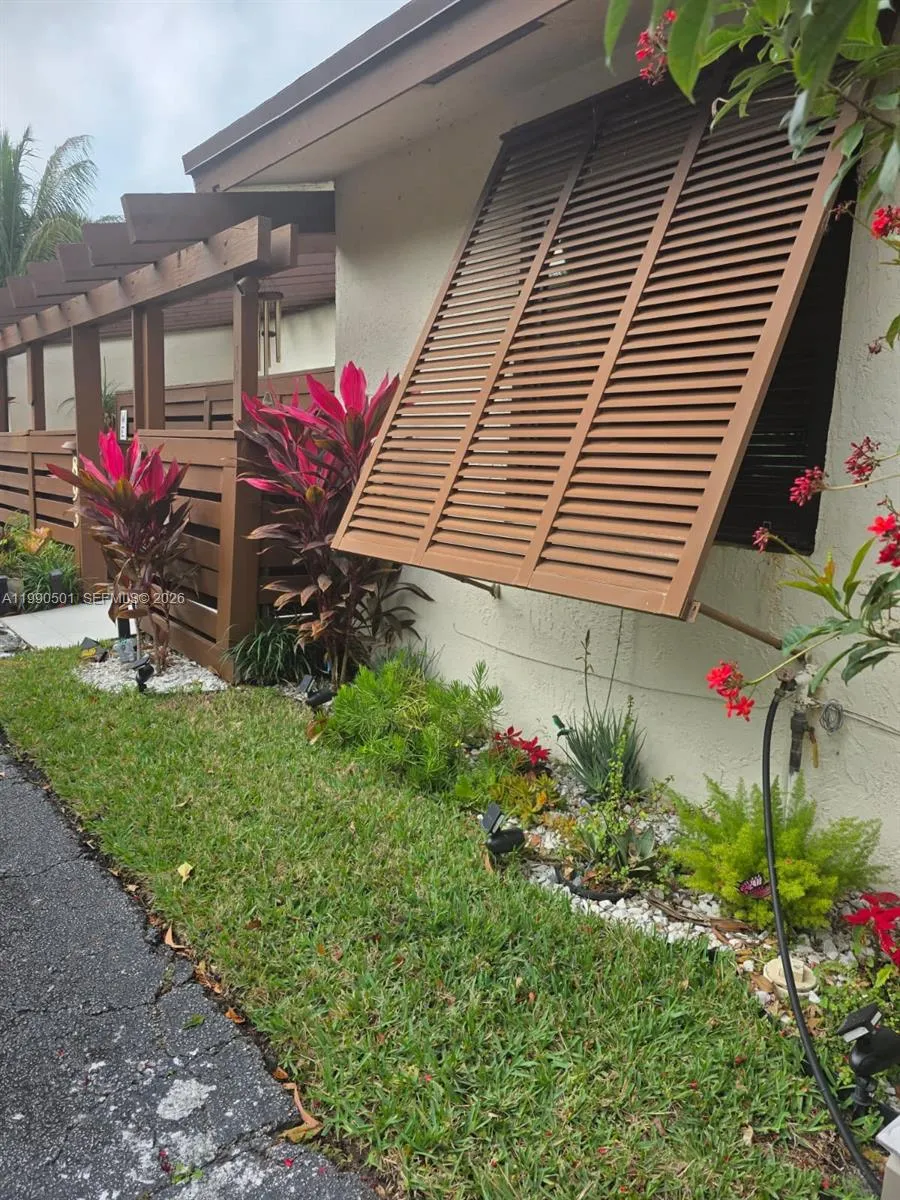 3 bedroom 2 bath for sale at 893 SW 120th Way, Davie FL 33325