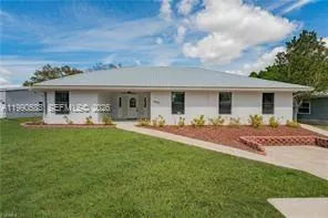1063 Mayford Lake Rd, Moore Haven FL 33471