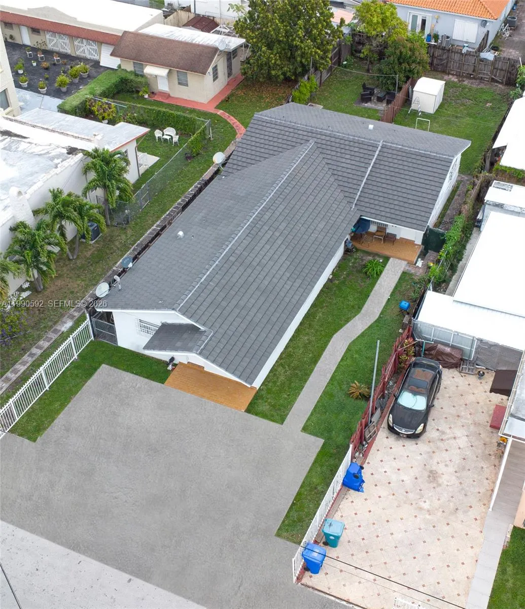 119/121 NW 17th PL, Miami FL 33125