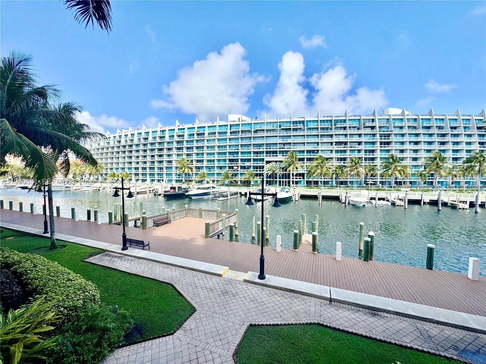 3001 NE 185th St # 213, Aventura FL 33180