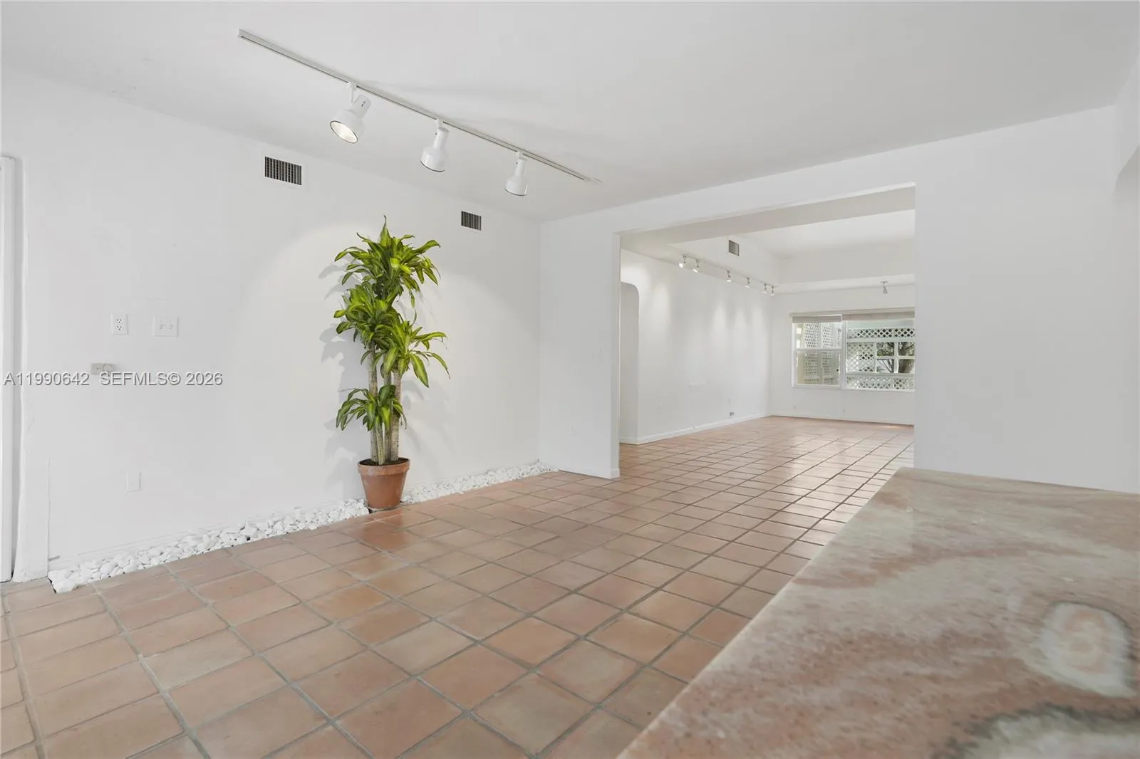 1845 Daytonia Rd, Miami Beach FL 33141