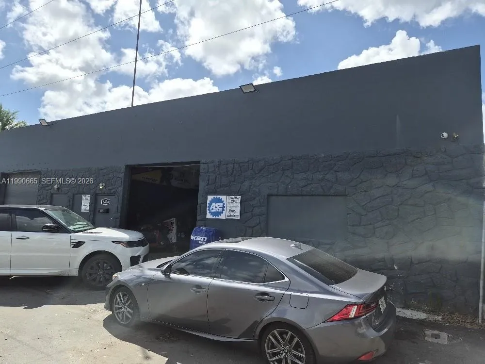 5824 Dewey St, Hollywood FL 33023