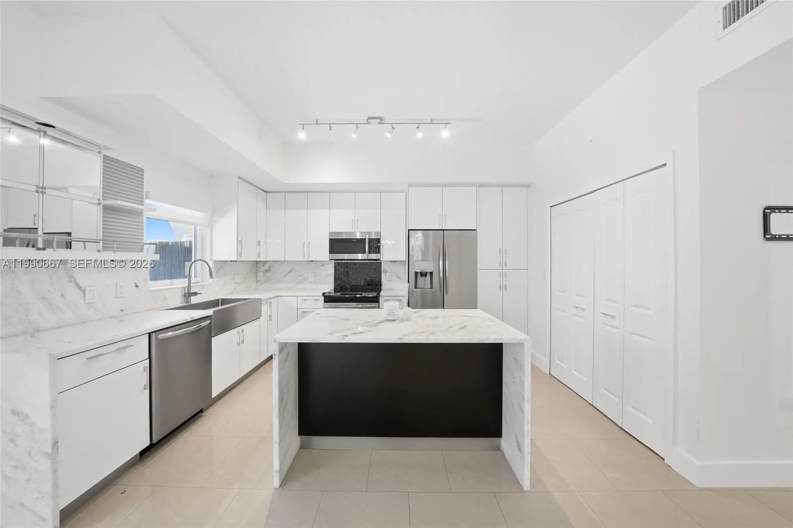 22242 SW 88th Path, Cutler Bay FL 33190