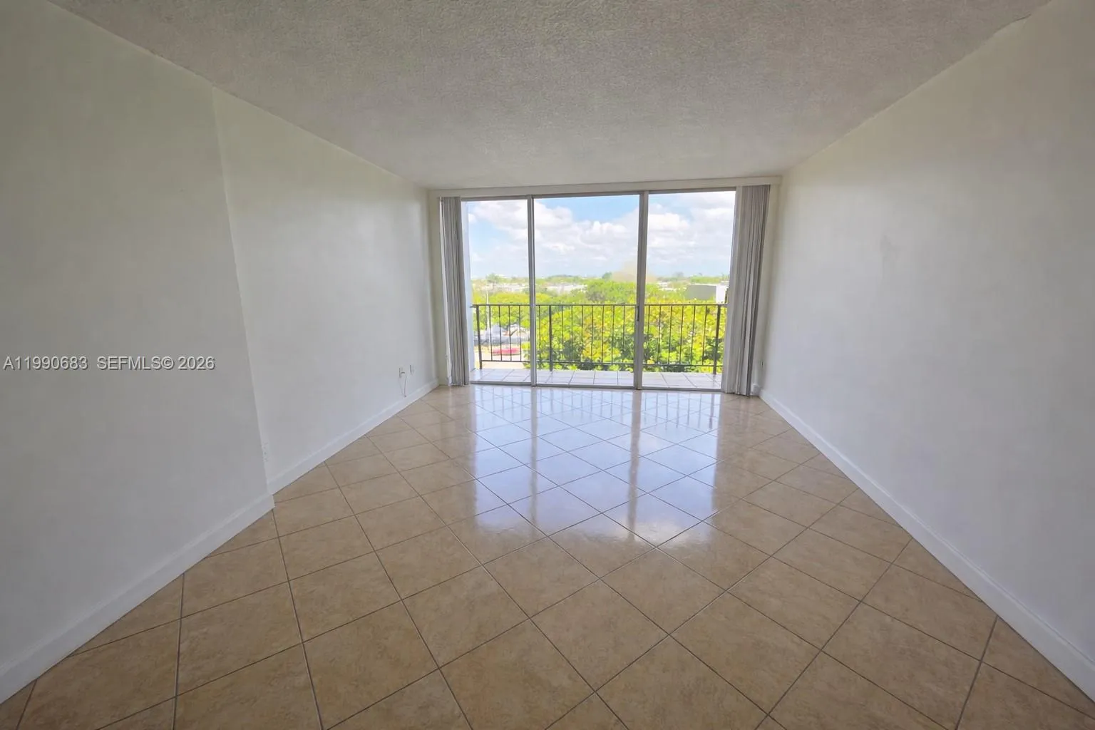 310 Fontainebleau Blvd # 506, Miami FL 33172