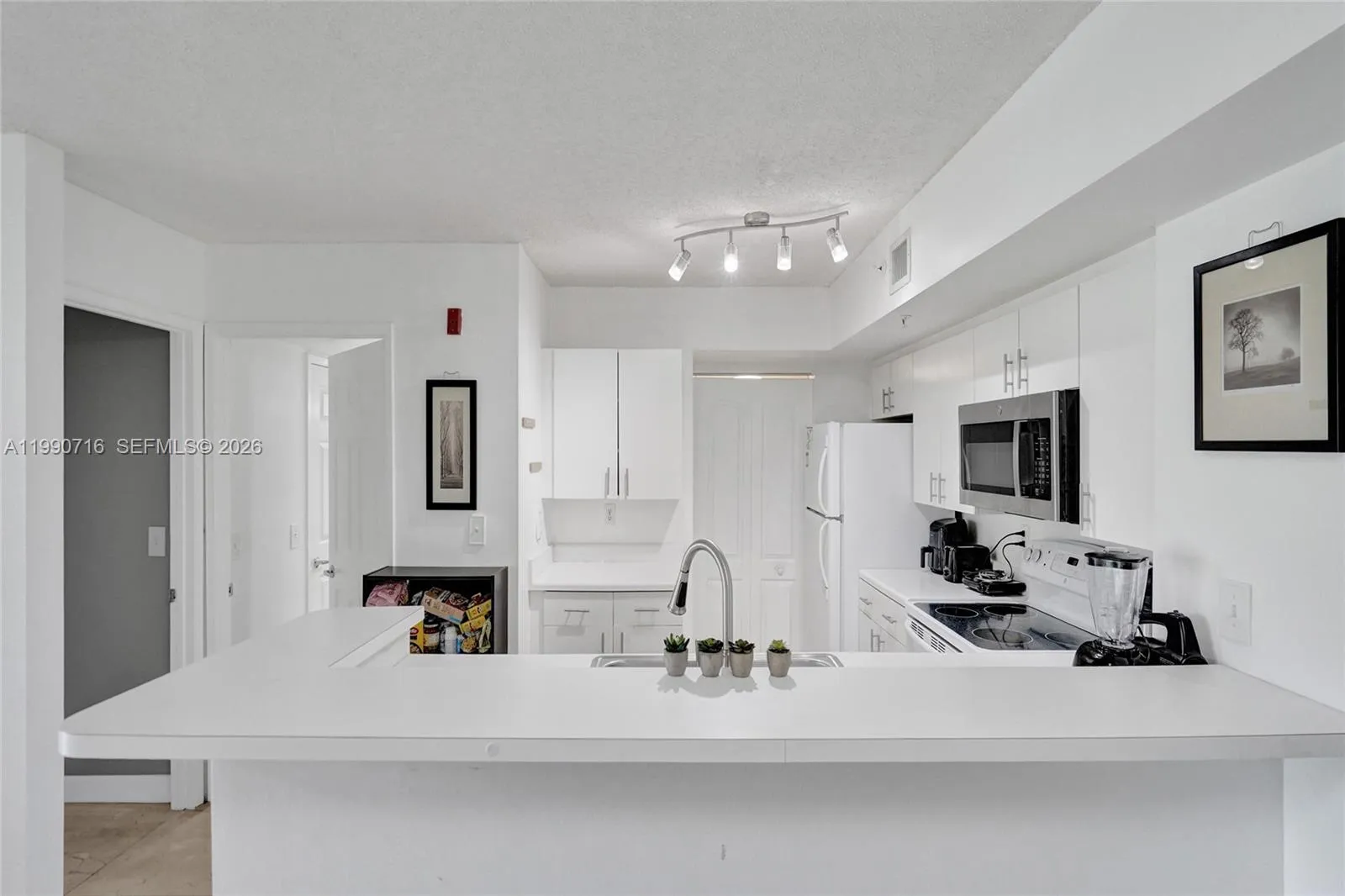 2640 S University Dr # 112, Davie FL 33328