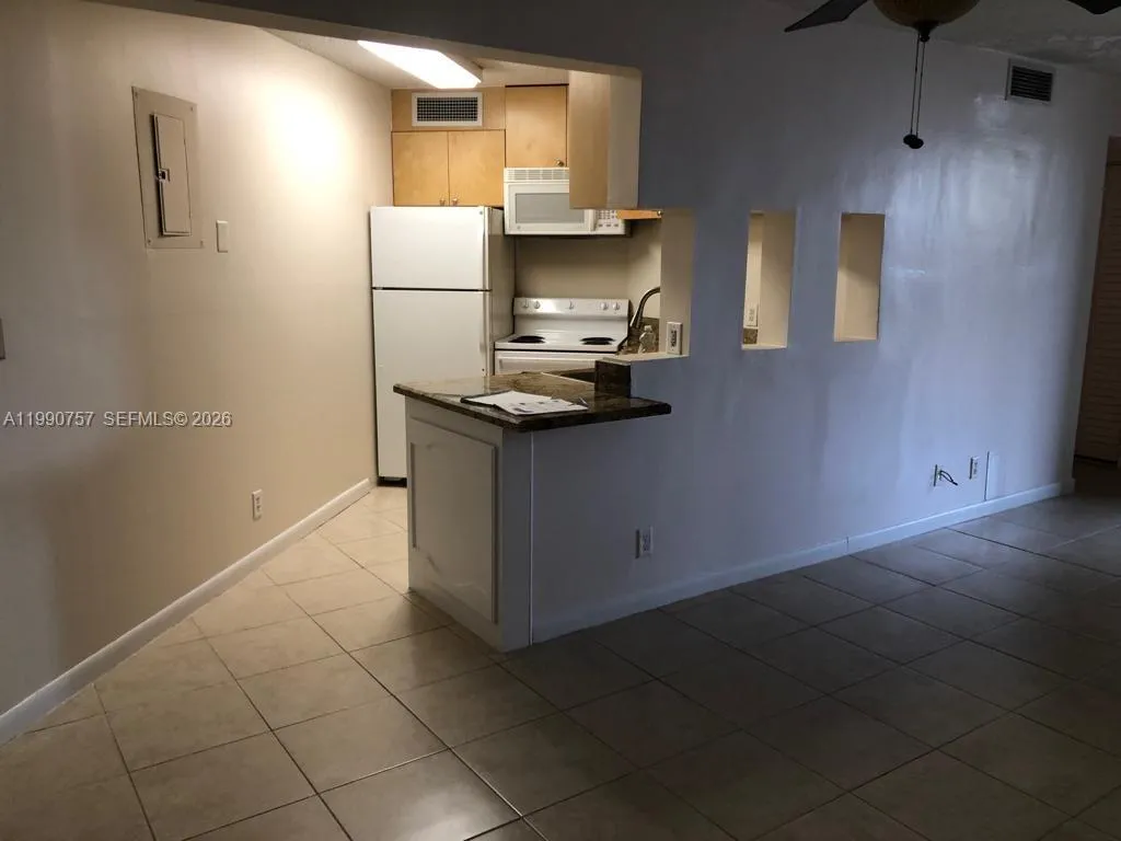 215 Lake Pointe Dr # 103, Oakland Park FL 33309