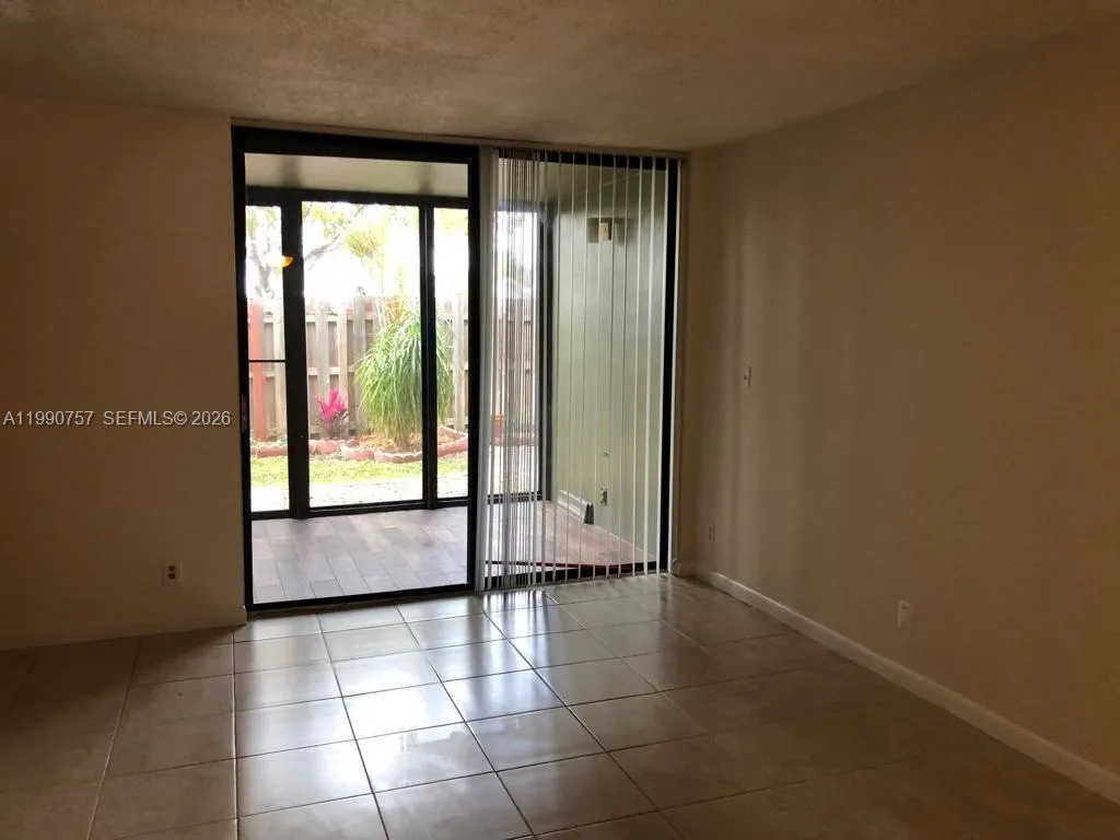 215 Lake Pointe Dr # 103, Oakland Park FL 33309