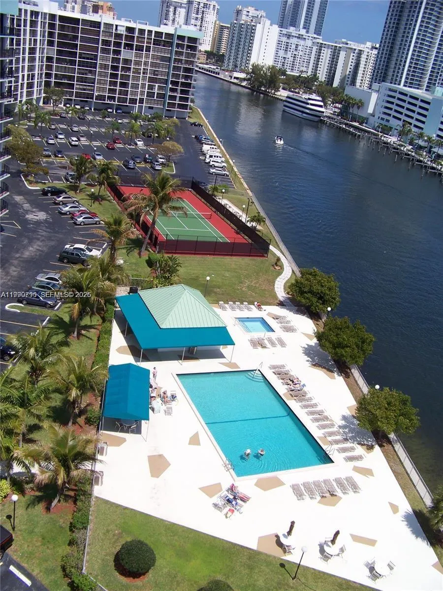 200 Leslie Dr # 425, Hallandale Beach FL 33009