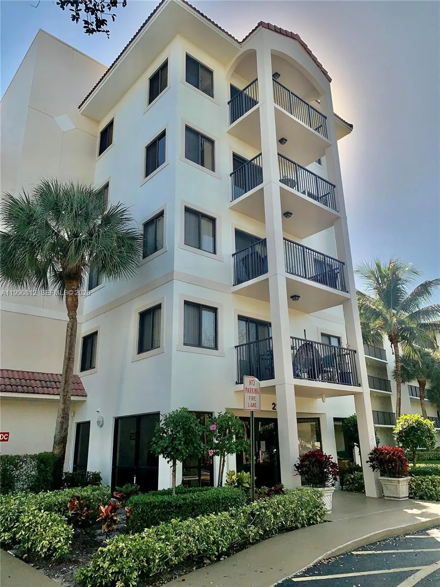 2105 Lavers Cir # 501, Delray Beach FL 33444