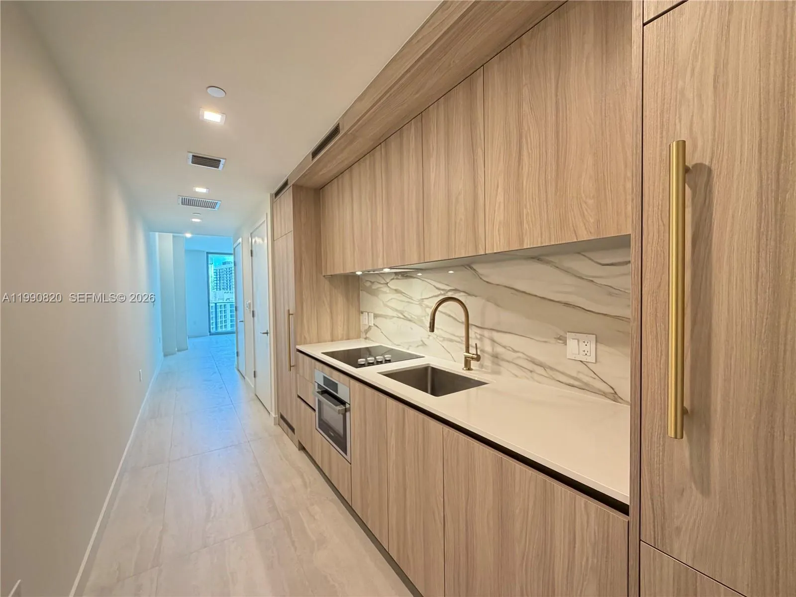 77 SE 5 # 2604, Miami FL 33131