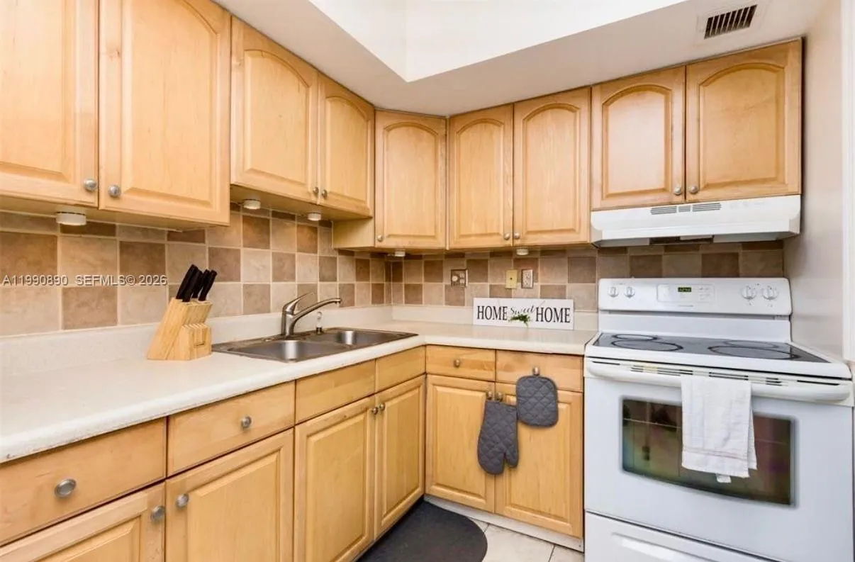 1967 S Ocean Blvd # 205, Lauderdale By The Sea FL 33062