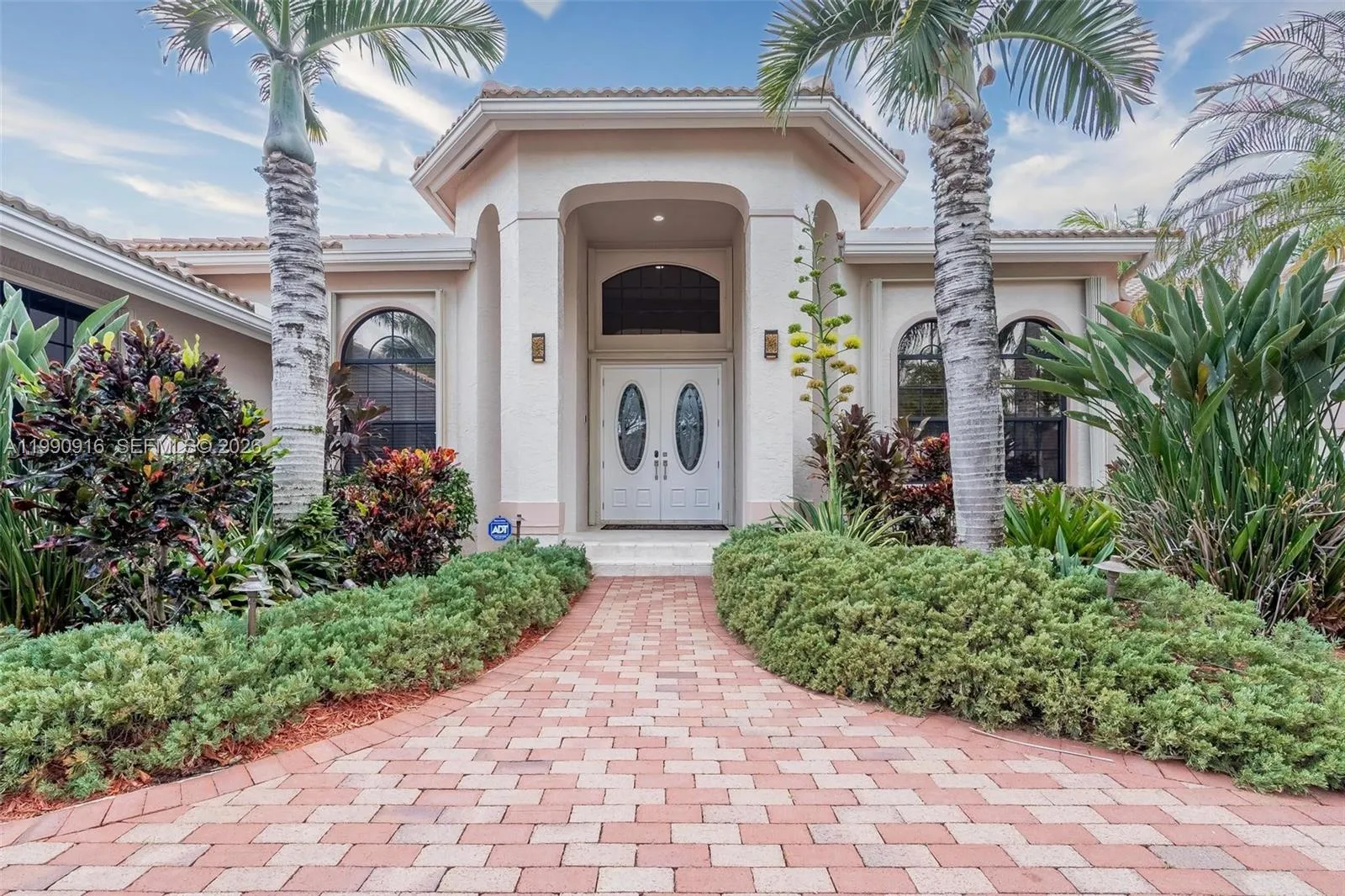 392 Coconut Cir, Weston FL 33326