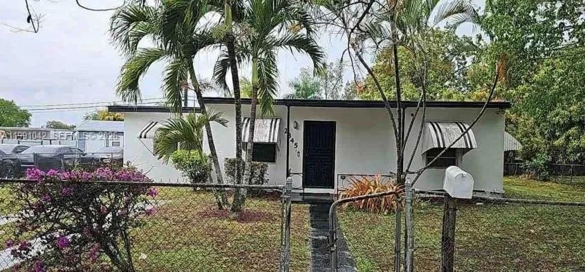 3 bedroom 2 bath for sale at 2345 NW 161st St, Miami Gardens FL 33054