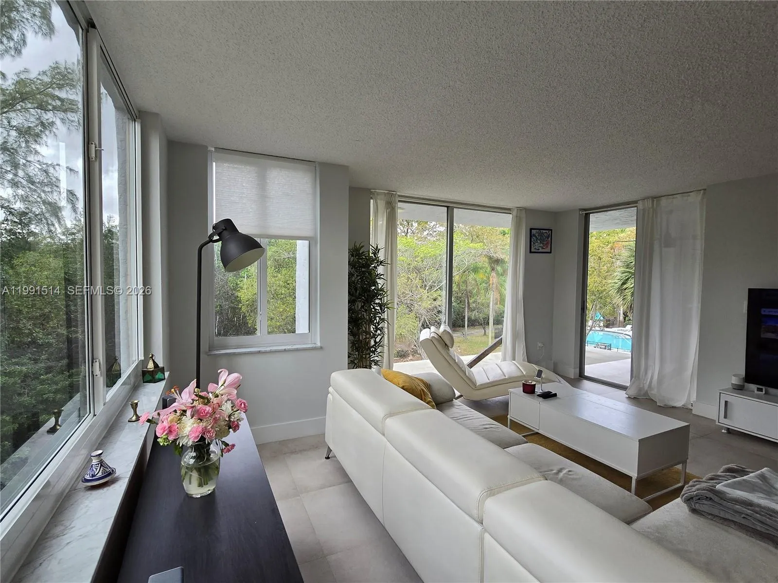 3 bedroom 2 bath for sale at 17890 W Dixie Hwy # 307, North Miami Beach FL 33160