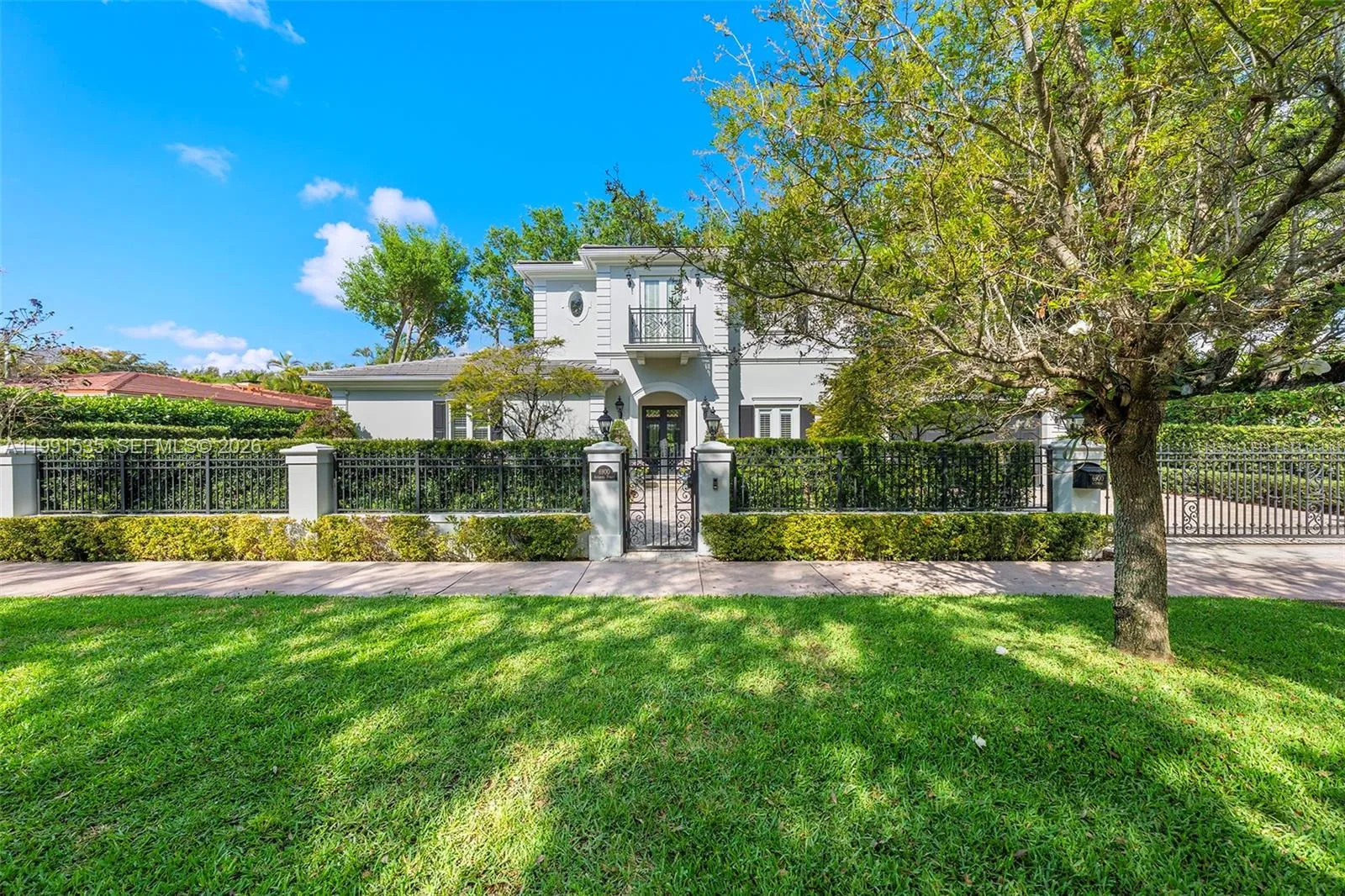 3 bedroom 4 bath for sale at 6900 Altamira St, Coral Gables FL 33146