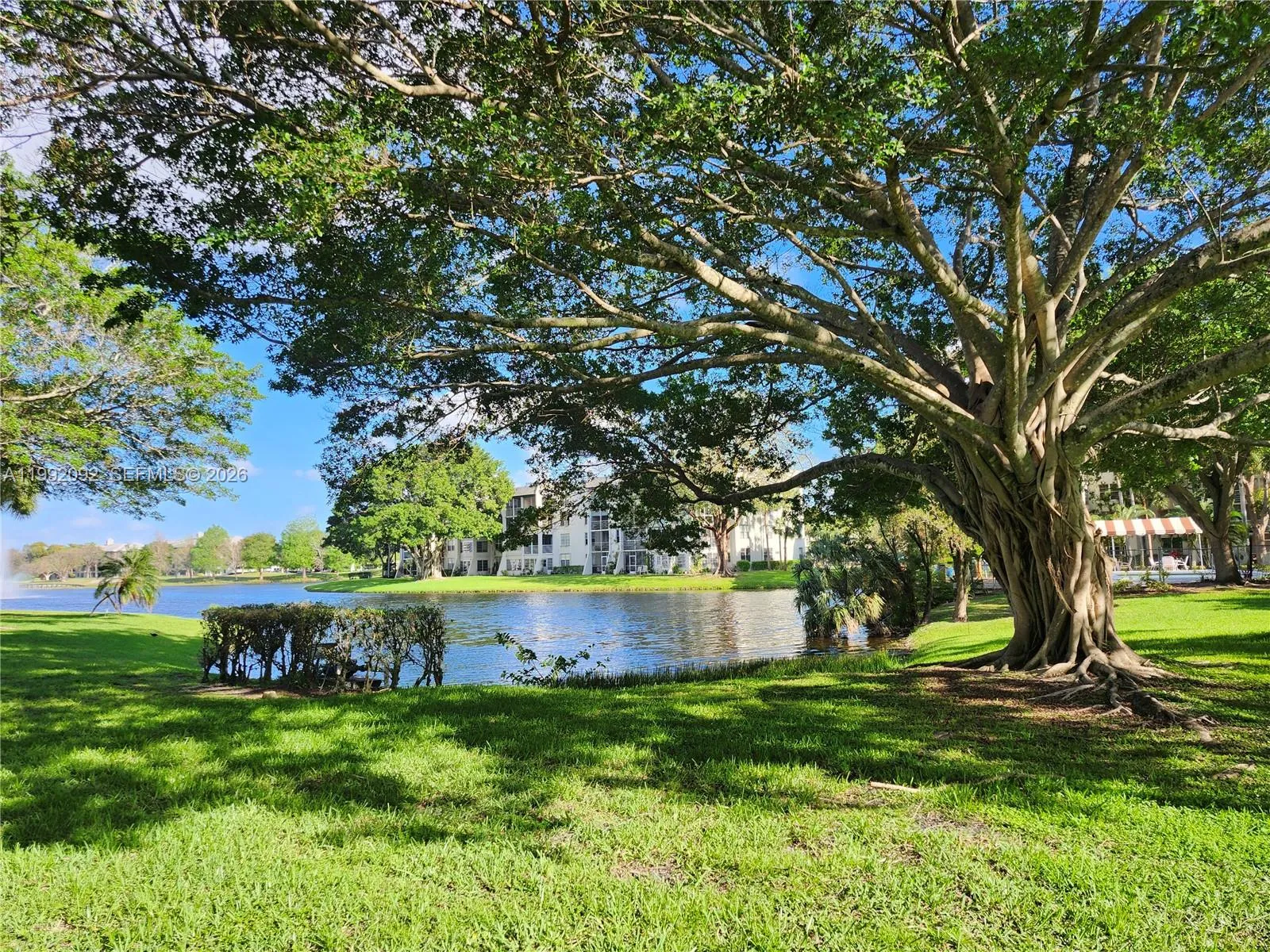 1 bedroom 1 bath for sale at 9410 Poinciana Pl # 101, Davie FL 33324