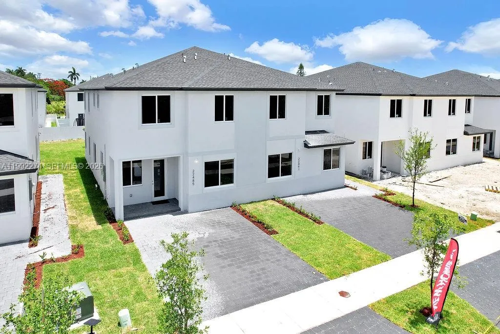 5 bedroom 4 bath for sale at 22445 SW 125th Ave # 18A, Miami FL 33170