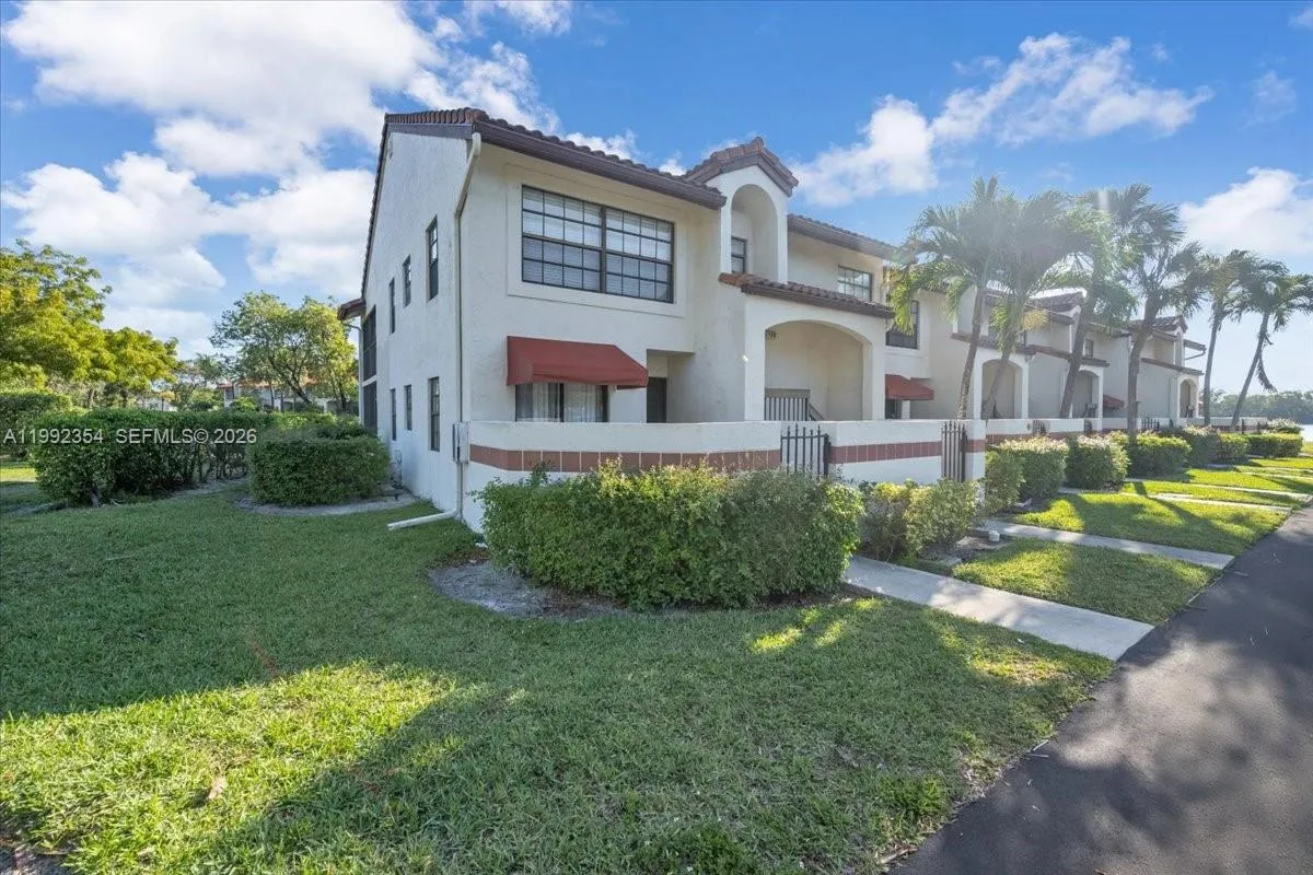 3 bedroom 2 bath for sale at 101 Lincoln Ct # 101, Deerfield Beach FL 33442