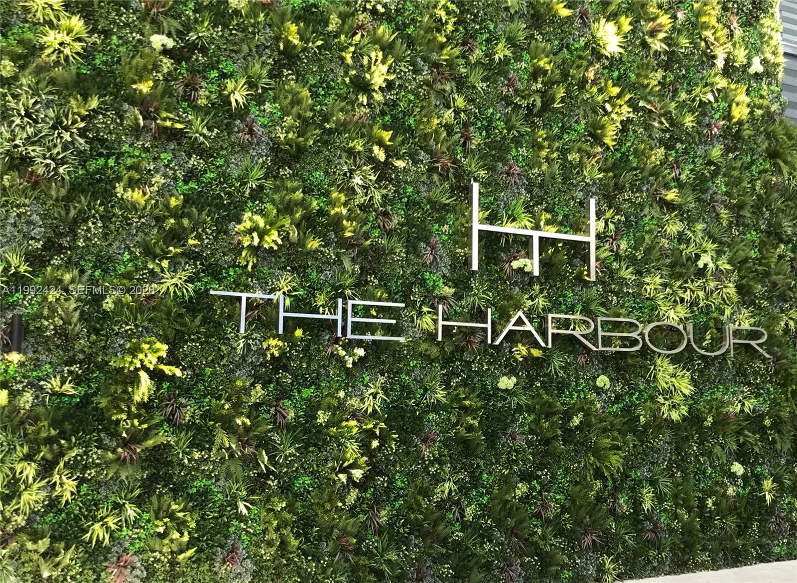 2 bedroom 2 bath for sale at 16385 Biscayne Blvd # 2206, North Miami Beach FL 33160