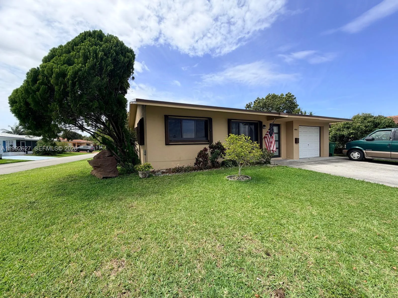 4900 NW 53rd Ct, Tamarac FL 33319