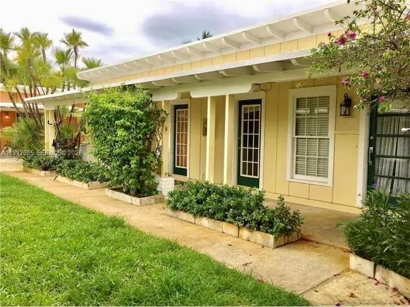 1 bedroom 1 bath for rent at 809 NE 17th Ave # 1, Fort Lauderdale FL 33304