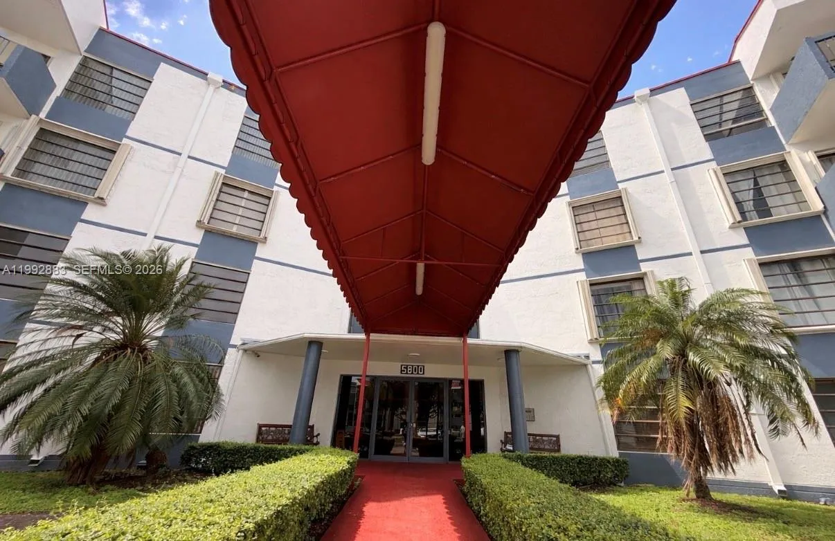 2 bedroom 2 bath for sale at 5800 SW 127 Ave # 2120, Miami FL 33183