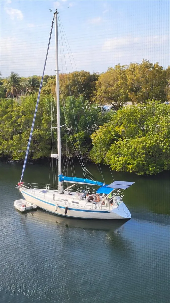 2 bedroom 2 bath for sale at 3401 N Country Club Dr # 402, Aventura FL 33180