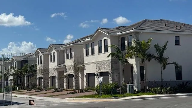 7236 SW 46th St, Davie FL 33314