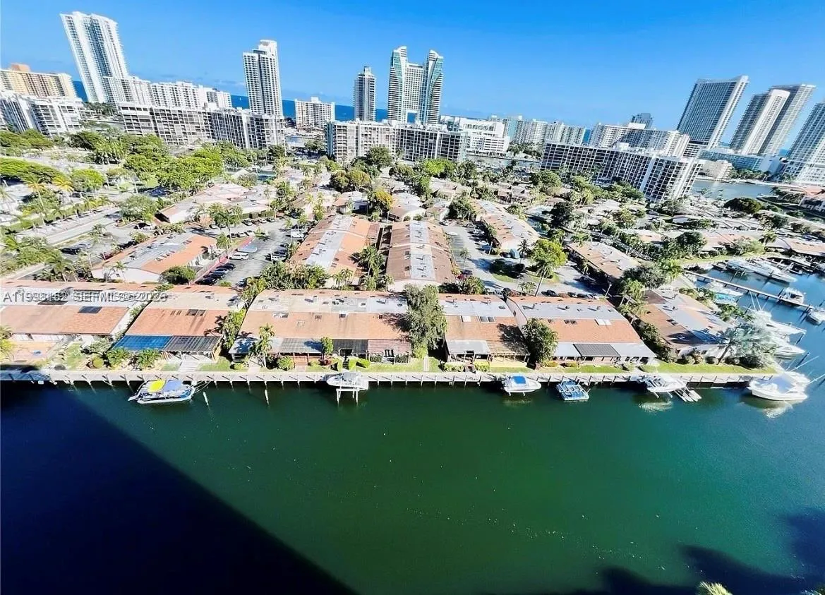 1 bedroom 1 bath for rent at 2500 Parkview Dr # 1803, Hallandale Beach FL 33009