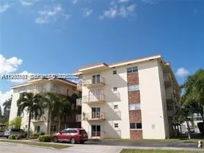 1 bedroom 1 bath for sale at 1747 Rodman St # 309, Hollywood FL 33020
