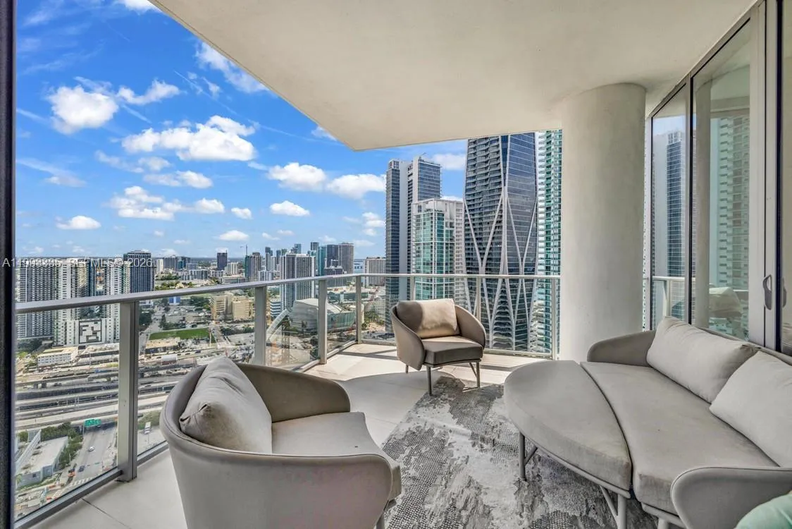 3 bedroom 4 bath for sale at 851 NE 1st Ave # 3401, Miami FL 33132