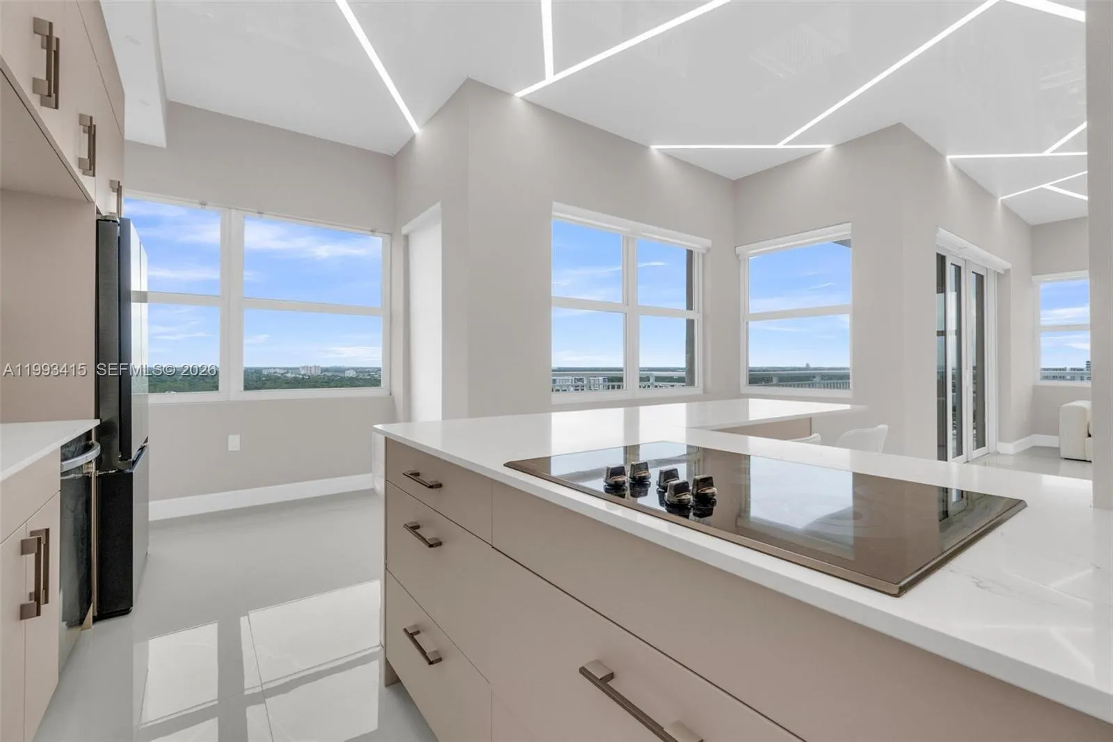 18011 Biscayne Blvd, Aventura FL 33160