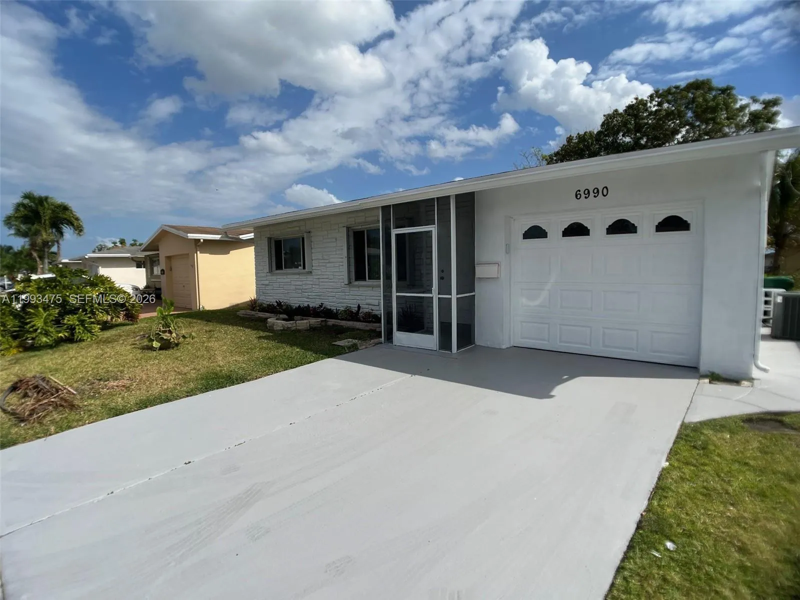 2 bedroom 1 bath for rent at 6990 NW 17th St, Margate FL 33063