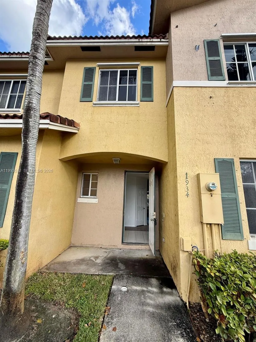 1934 SW 60th Ave, North Lauderdale FL 33068