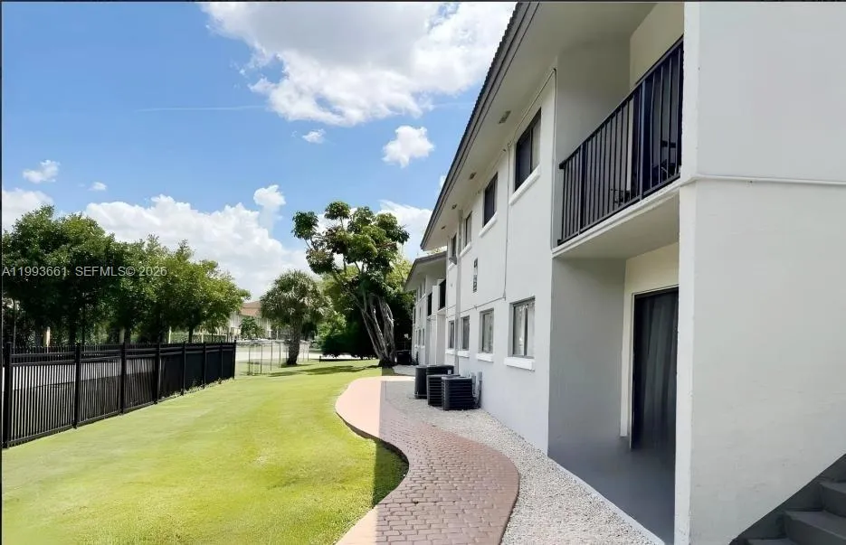 7200 NW 179th St # 303, Hialeah FL 33015
