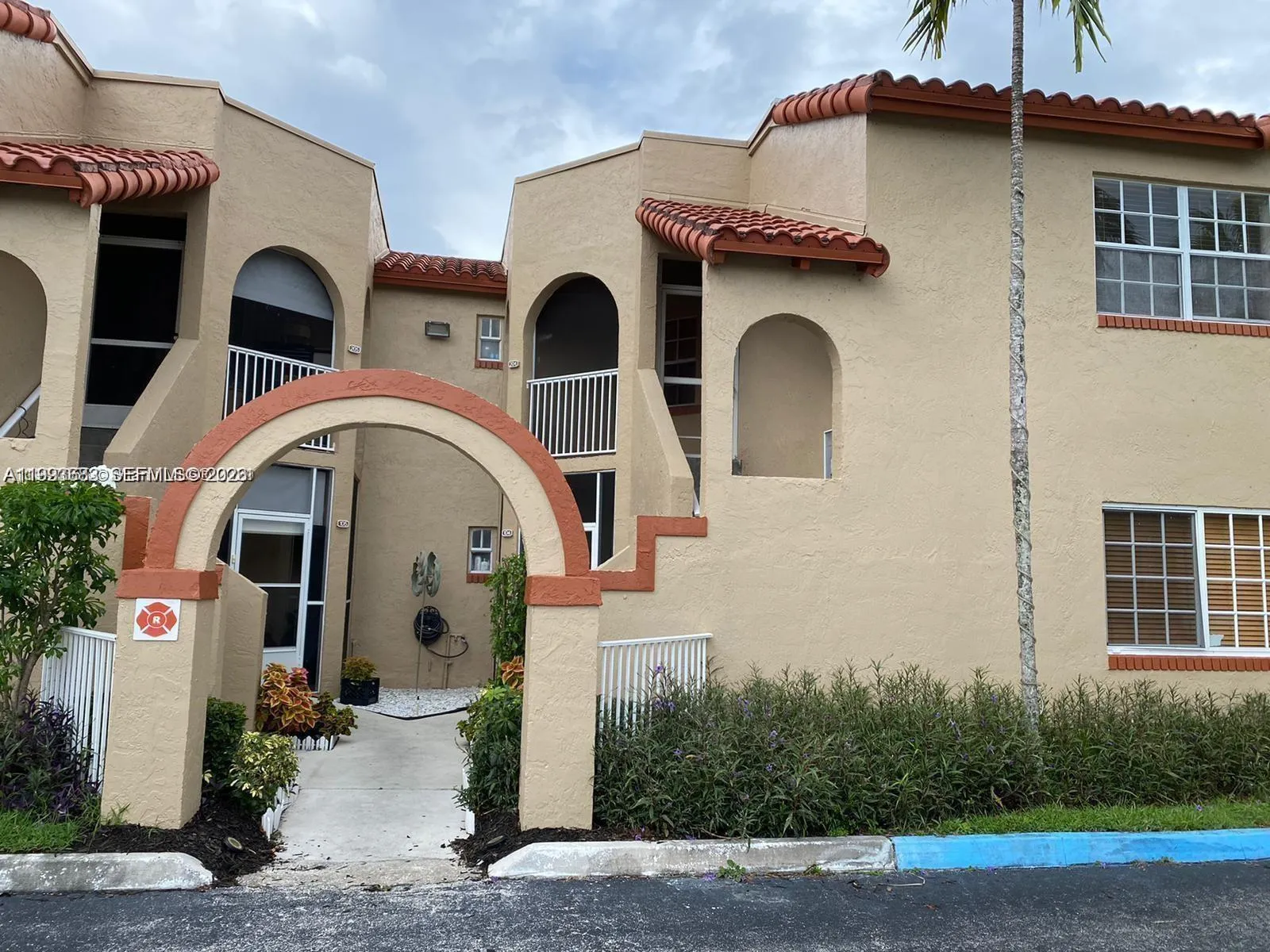 1 bedroom 1 bath for rent at 8713 SW 5th St # 104, Pembroke Pines FL 33025