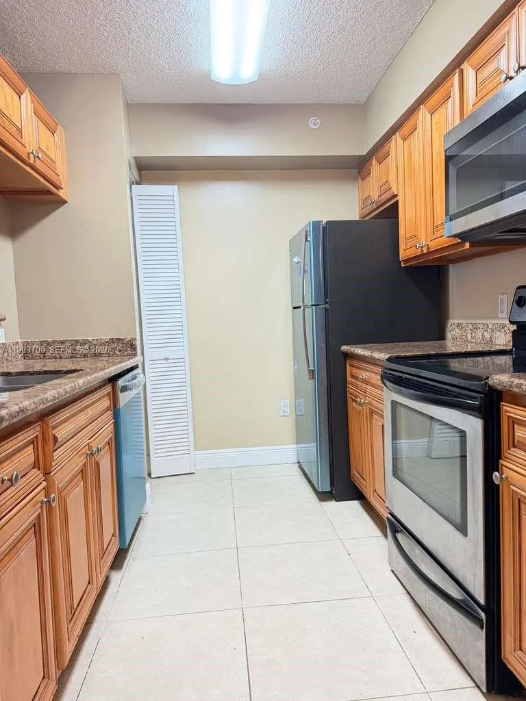 2 bedroom 1 bath for rent at 12124 Saint Andrews Pl # 105, Miramar FL 33025