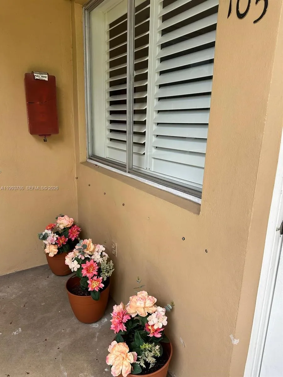 2 bedroom 1 bath for sale at 411 S Crescent Dr # 105, Hollywood FL 33021