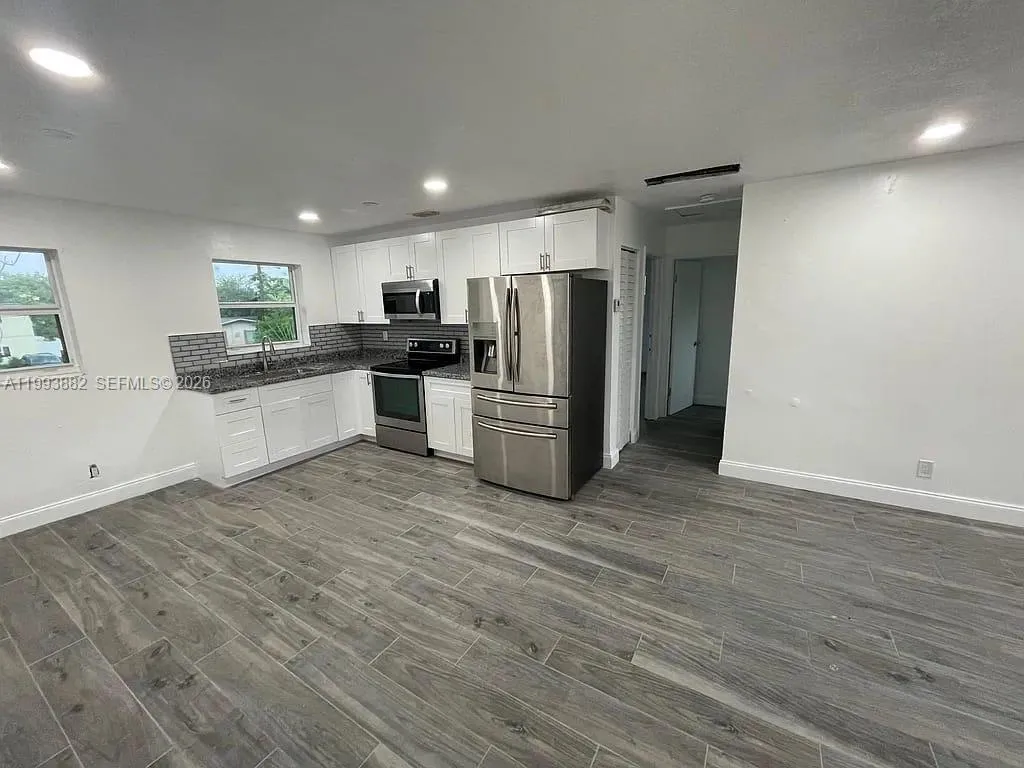 2 bedroom 1 bath for rent at 3906 SW 12th Ct # 4, Fort Lauderdale FL 33312