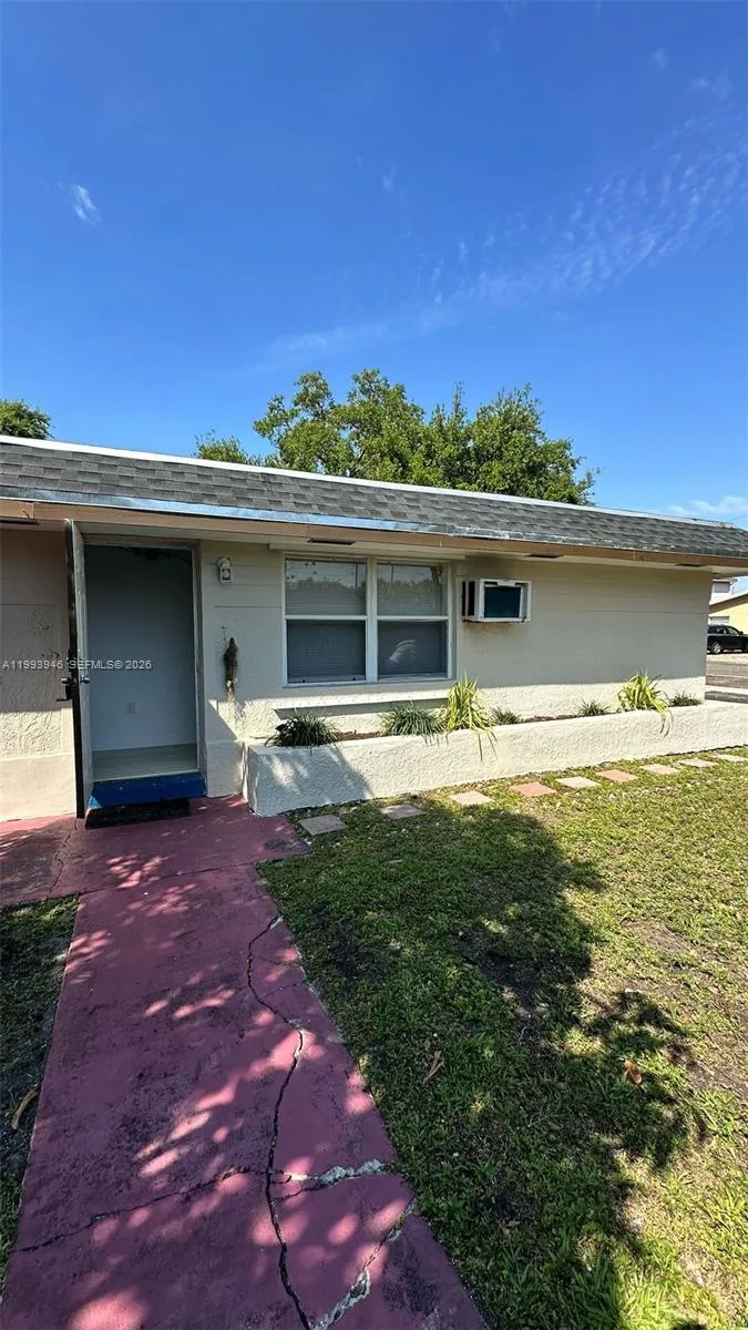 2 bedroom 1 bath for rent at 715 SW 6th St # 2, Dania Beach FL 33004
