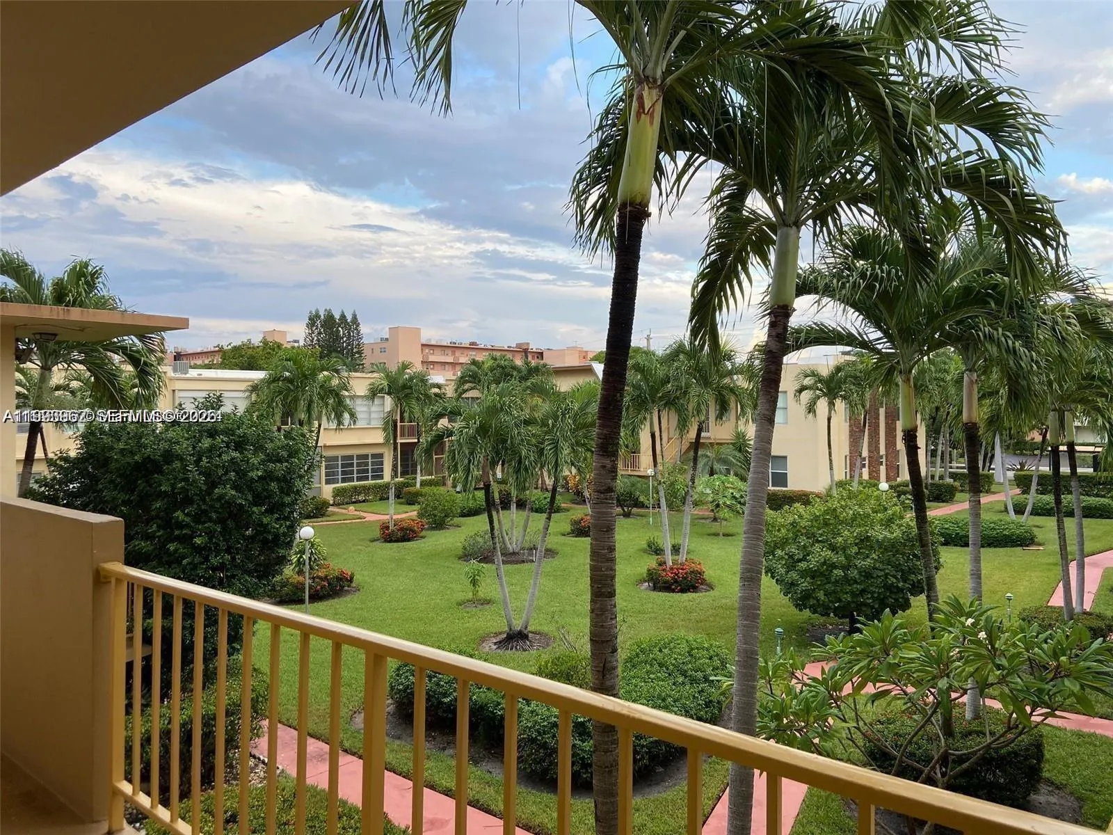 1 bedroom 1 bath for sale at 851 NE 14th Ave # 420, Hallandale Beach FL 33009