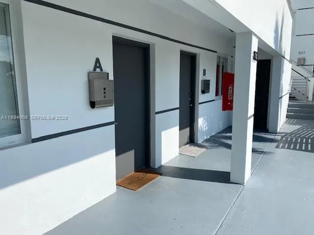 835 SW 8th Ave, Miami FL 33130