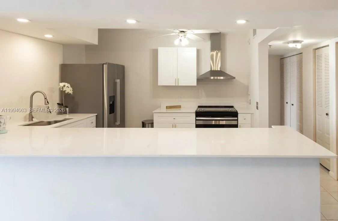 105 Lake Emerald Dr # 708, Oakland Park FL 33309