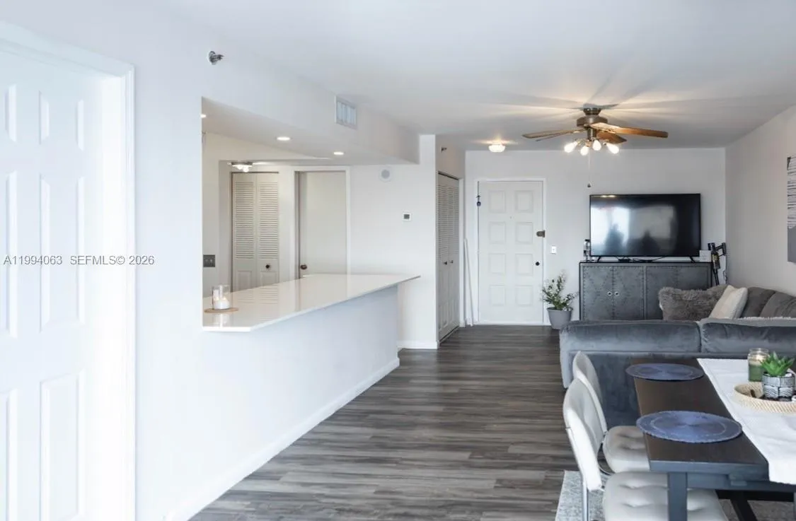 105 Lake Emerald Dr # 708, Oakland Park FL 33309